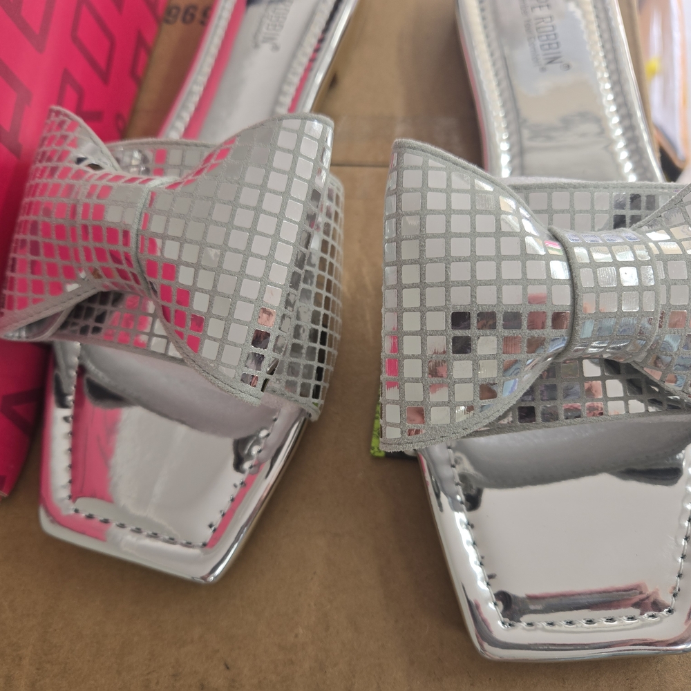 NWT Cape Robbin Silver Bow Slide Sandals Womens Size 11 - Picture 3 of 12